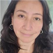 Soy Carolina, Psicóloga con experiencia en cuidado infantil, apoyo educativo y acompañamiento terapéutico. He trabajado con niños